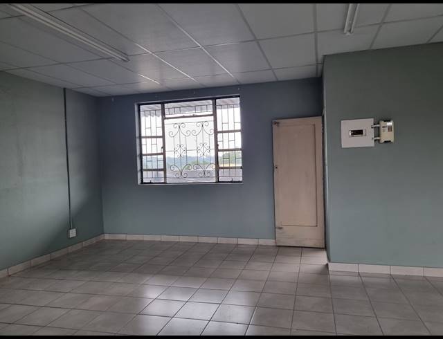 55M² OFFICE TO LET IN WHITE RIVER CENTRAL